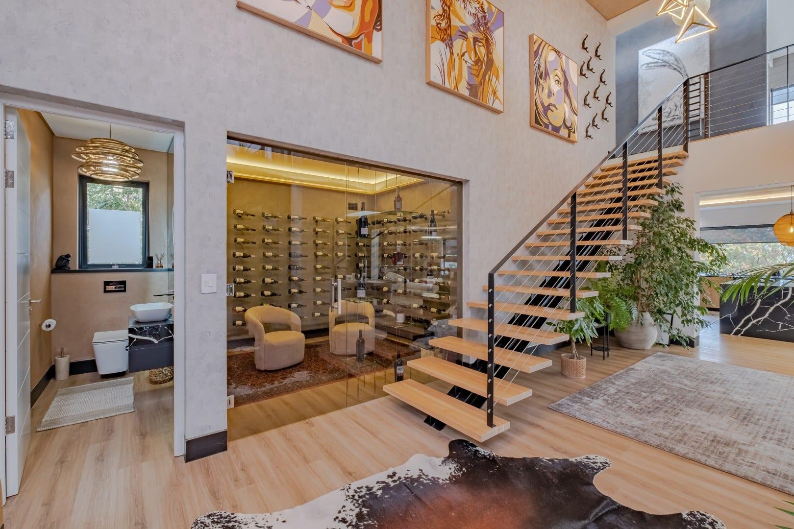 Refined Coastal Residence with Panoramic Ocean and Mountain Views — photograph 4
