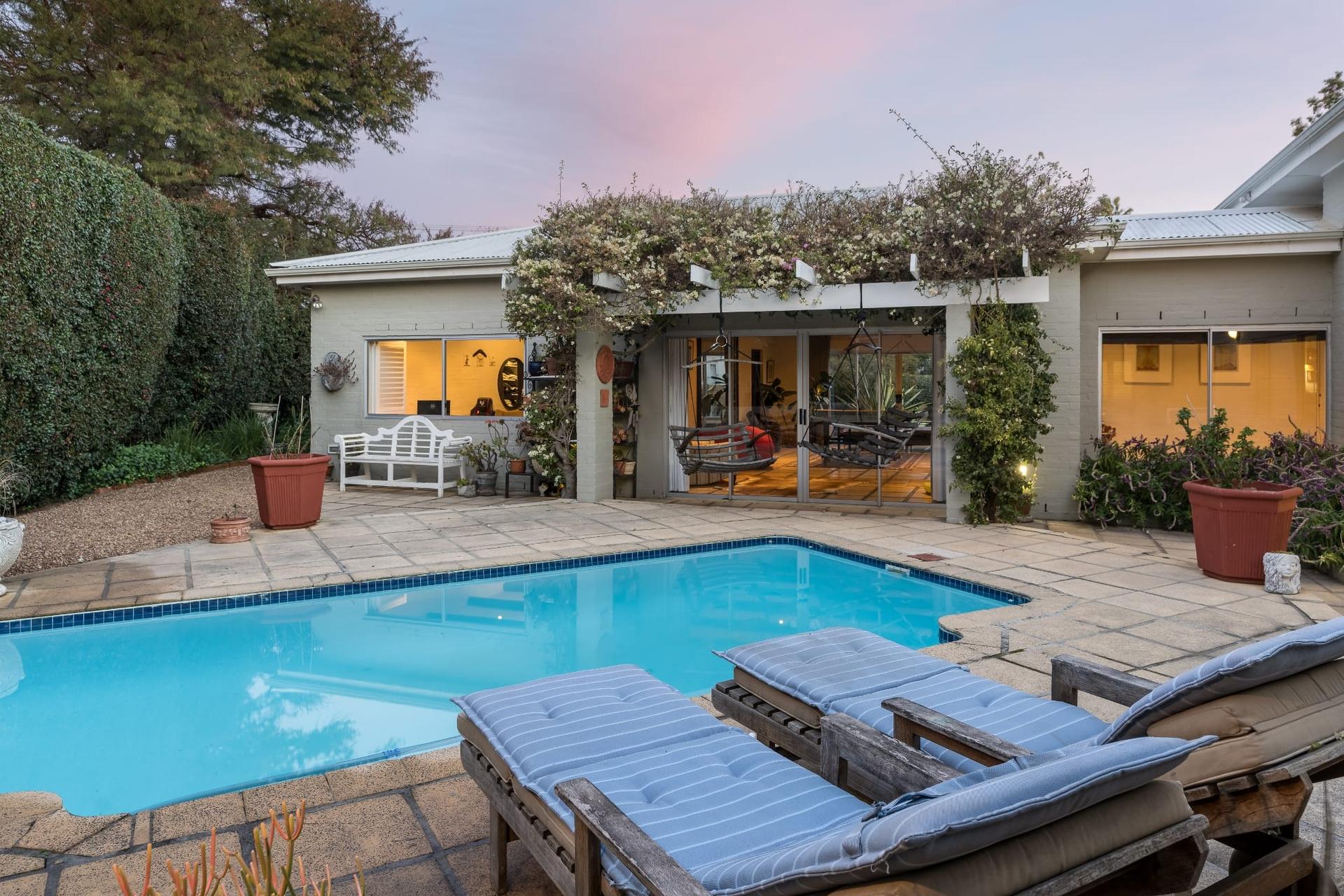 SUPERB LIVING IN HELENA HEIGHTS — photograph 3