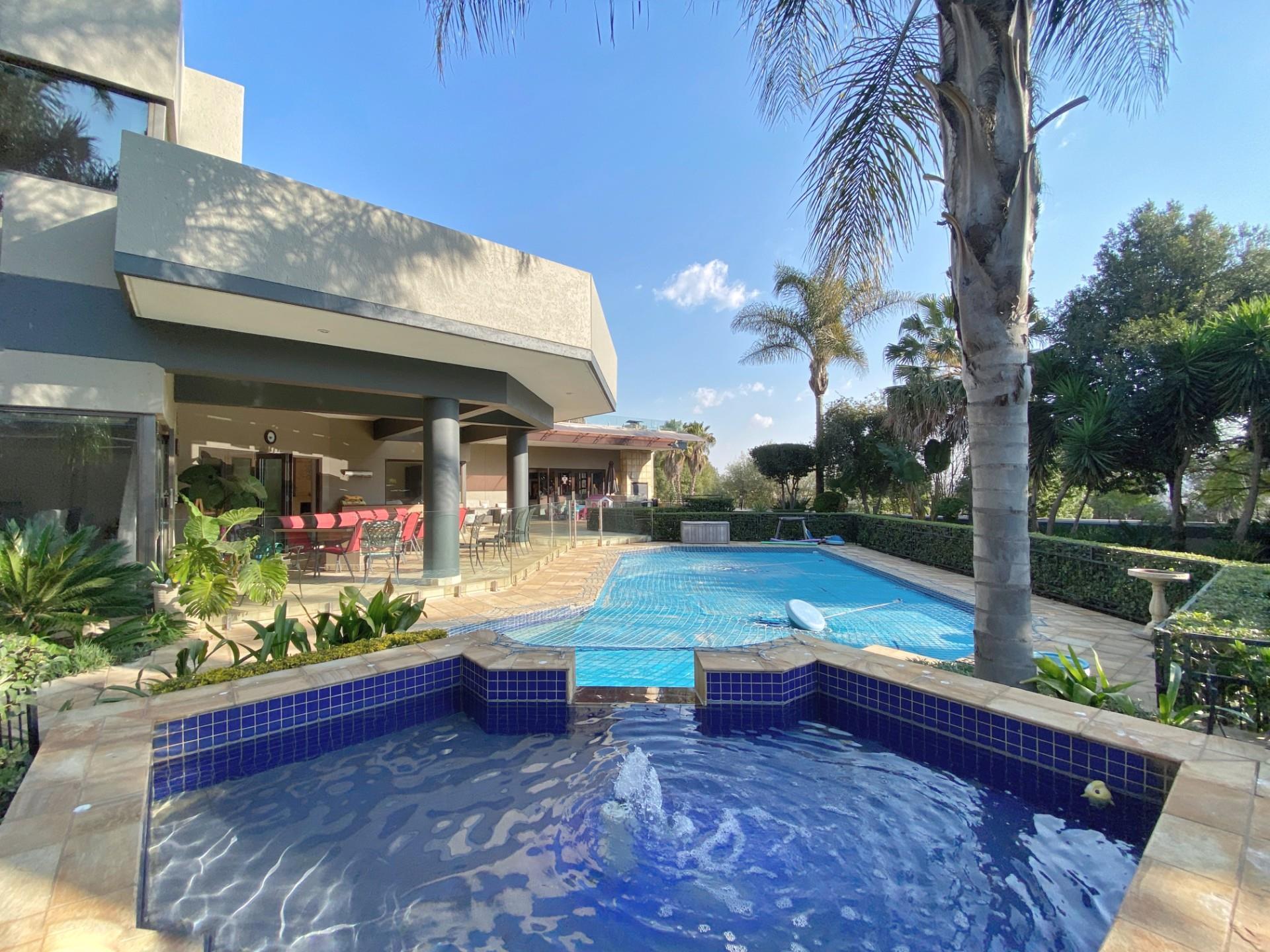 Elegant Family Home — photograph 2