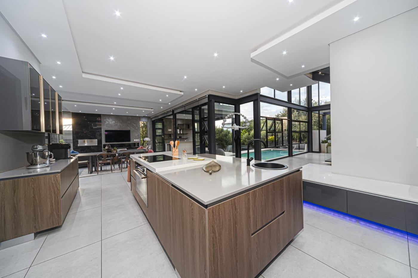 Contemporary Elegance Meets Estate Luxury — photograph 5