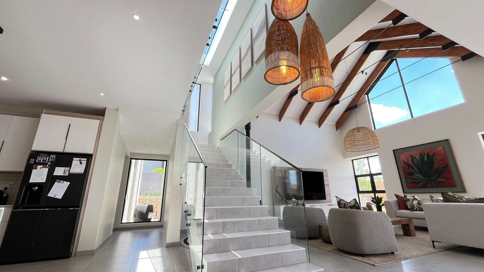 Turnkey Fully Furnished Architectural Masterpiece — photograph 2