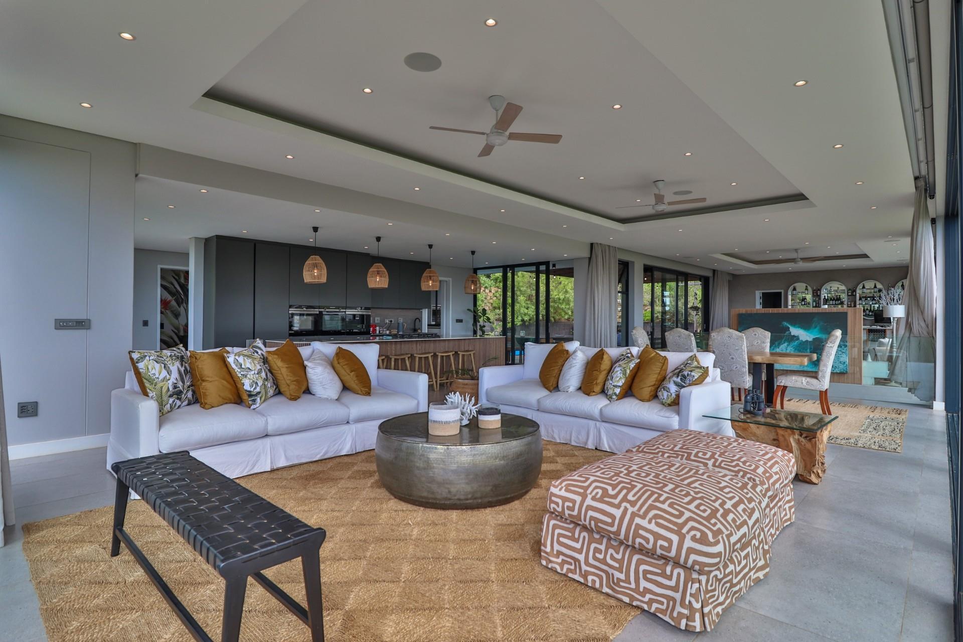 A Breathtaking 5-Bedroom Retreat in Zululami Estate — photograph 4