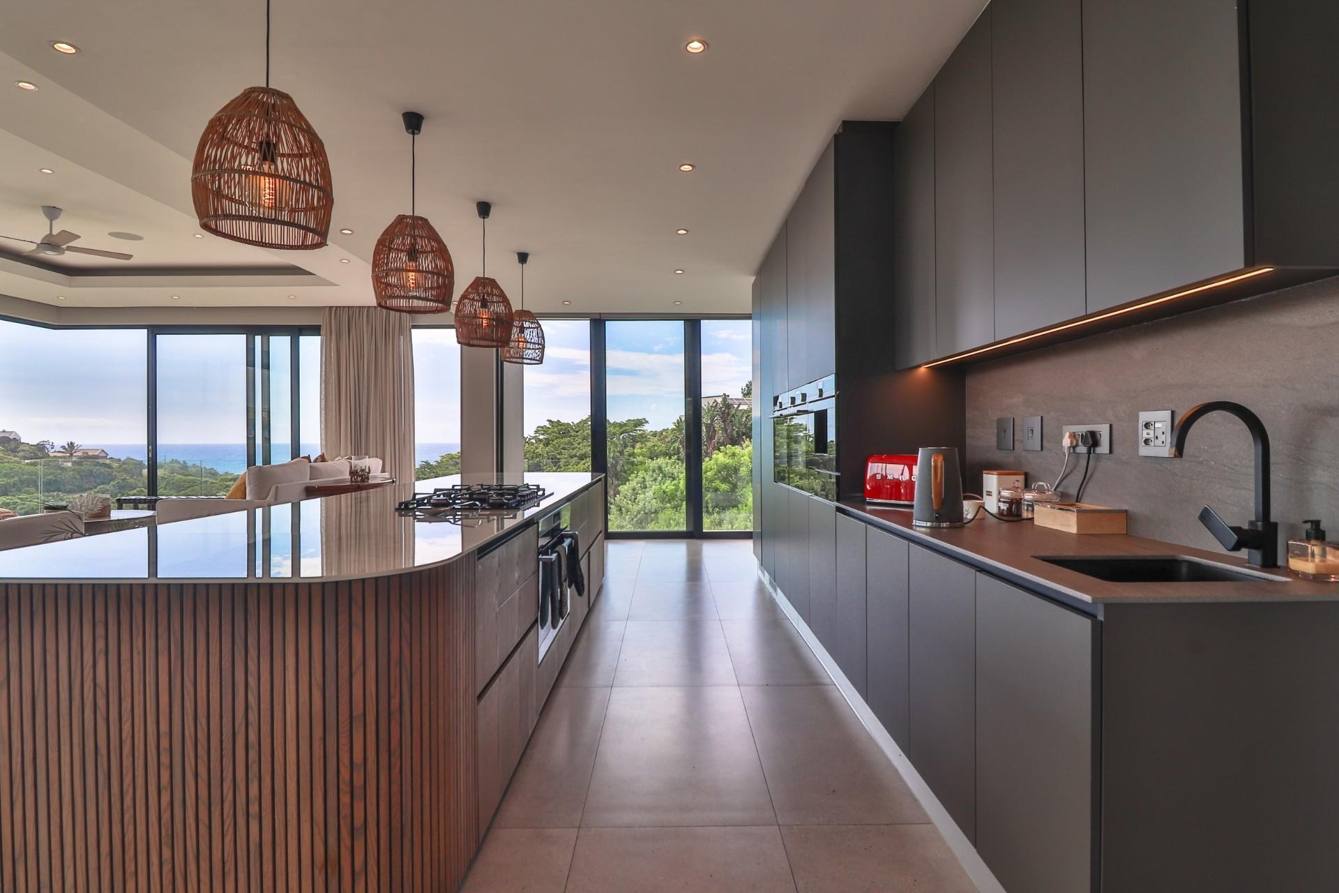 A Breathtaking 5-Bedroom Retreat in Zululami Estate — photograph 5