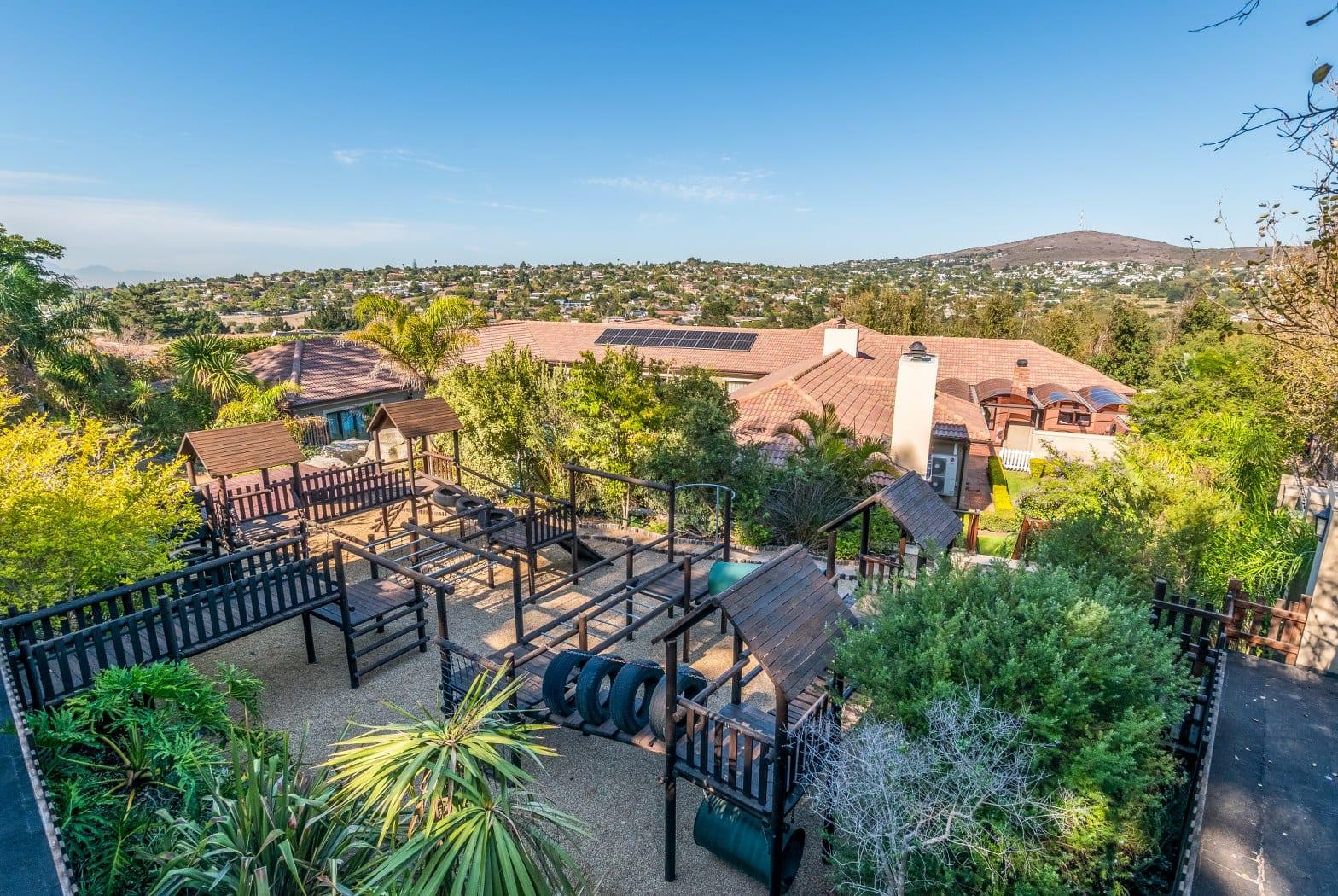 EXCEPTIONAL HOME OF TRUE DISTINCTION ON A 3000sqm ERF — photograph 5