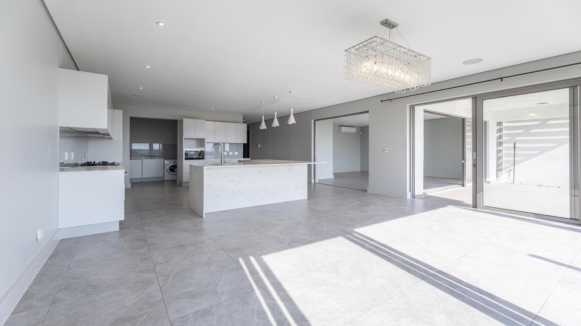 Prestigious Six-Bedroom Beachfront Residence with Panoramic Ocean Views — photograph 5