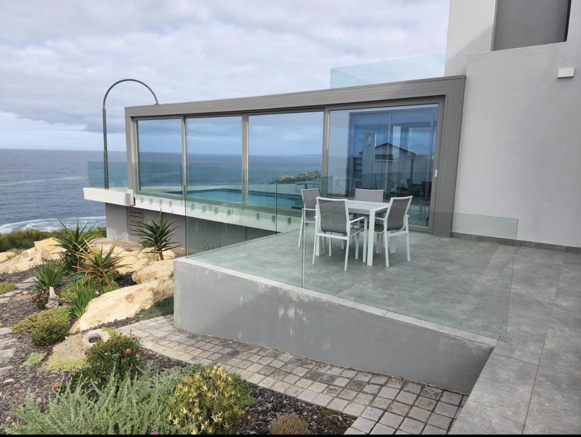 MODERN HOME WITH UNINTERRUPTED SEA VIEWS — photograph 2