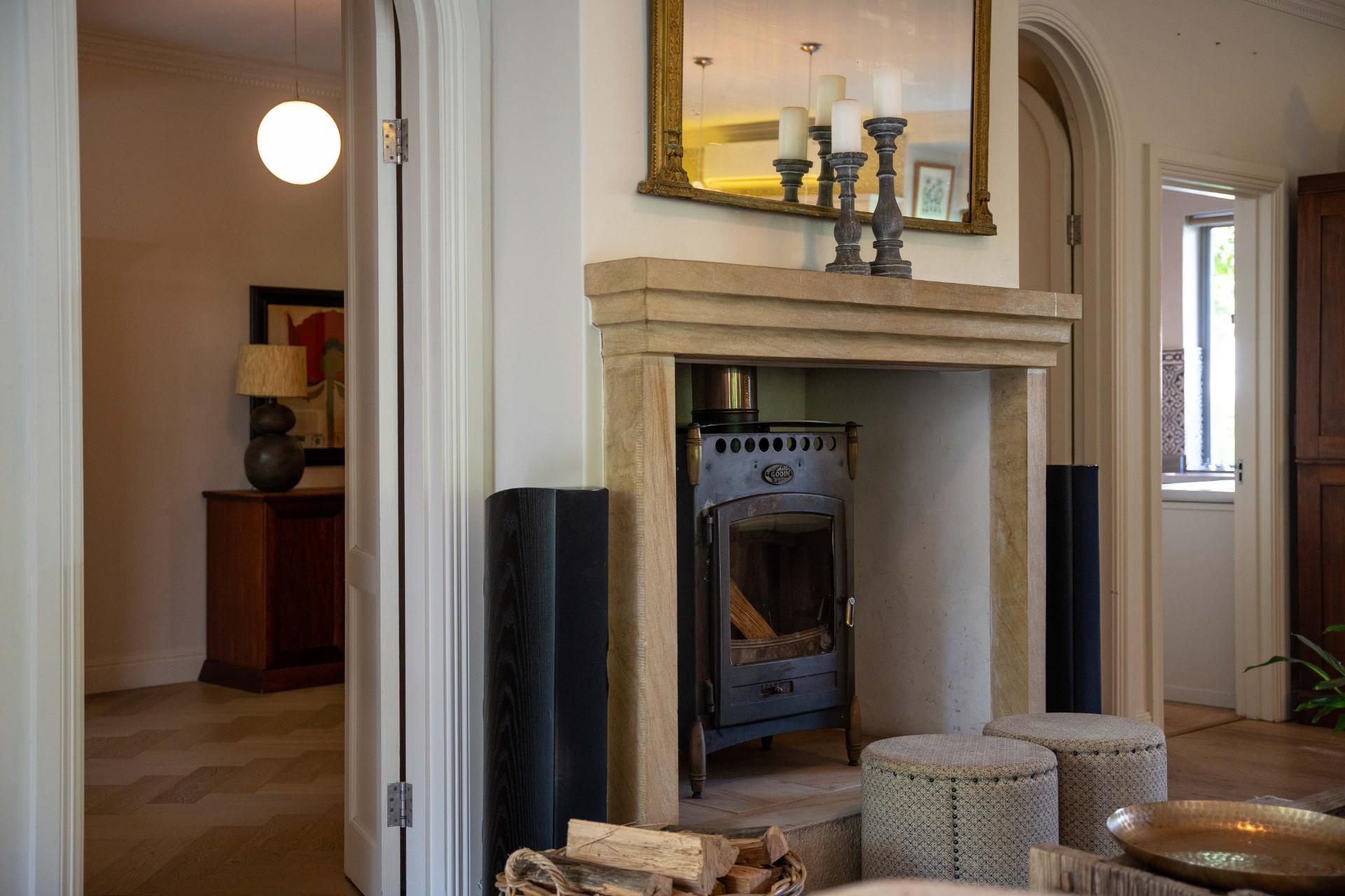 Lakeview Home with Study & Library — photograph 4