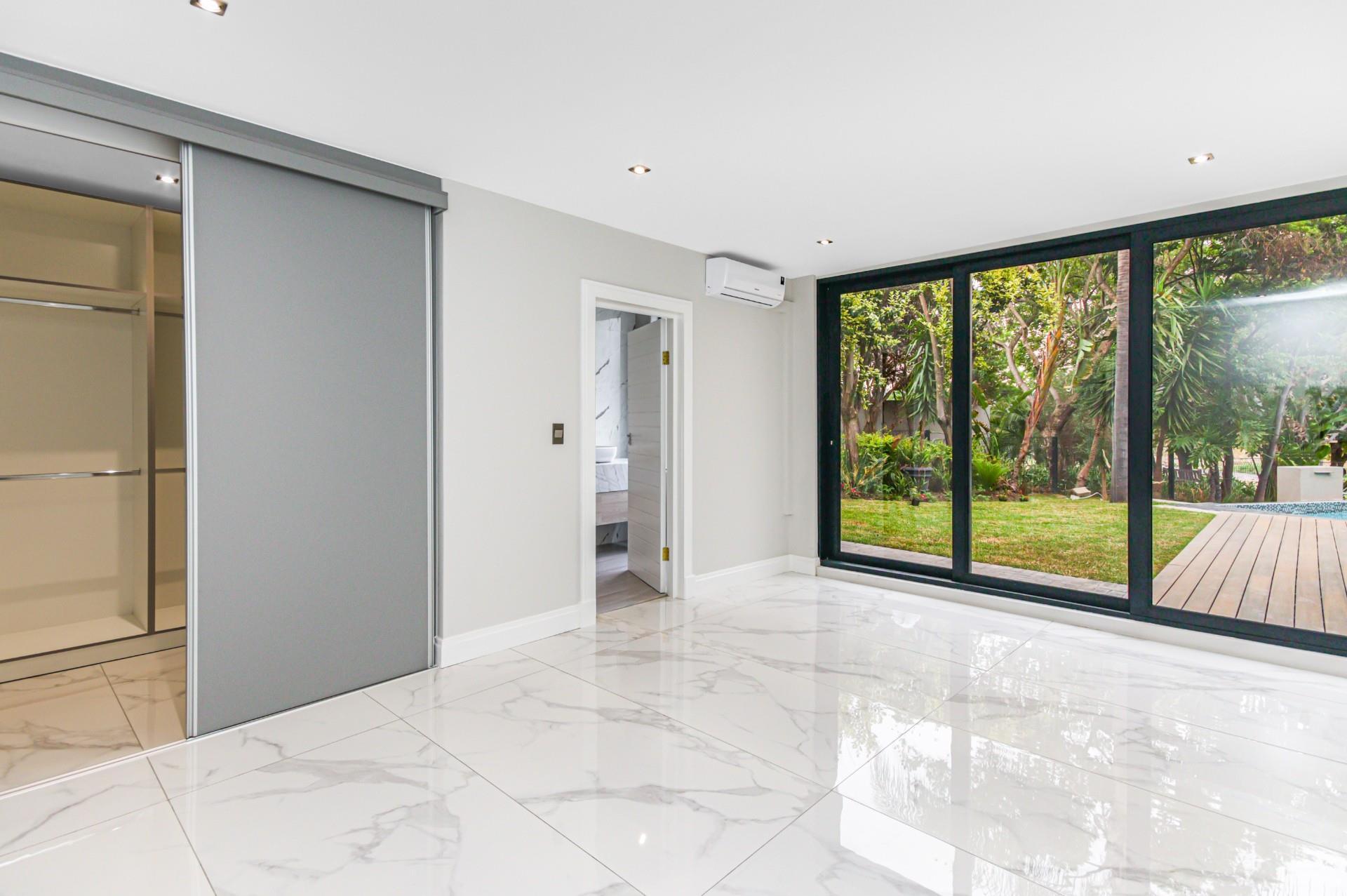 Pristine secure estate property on the fairway — photograph 2