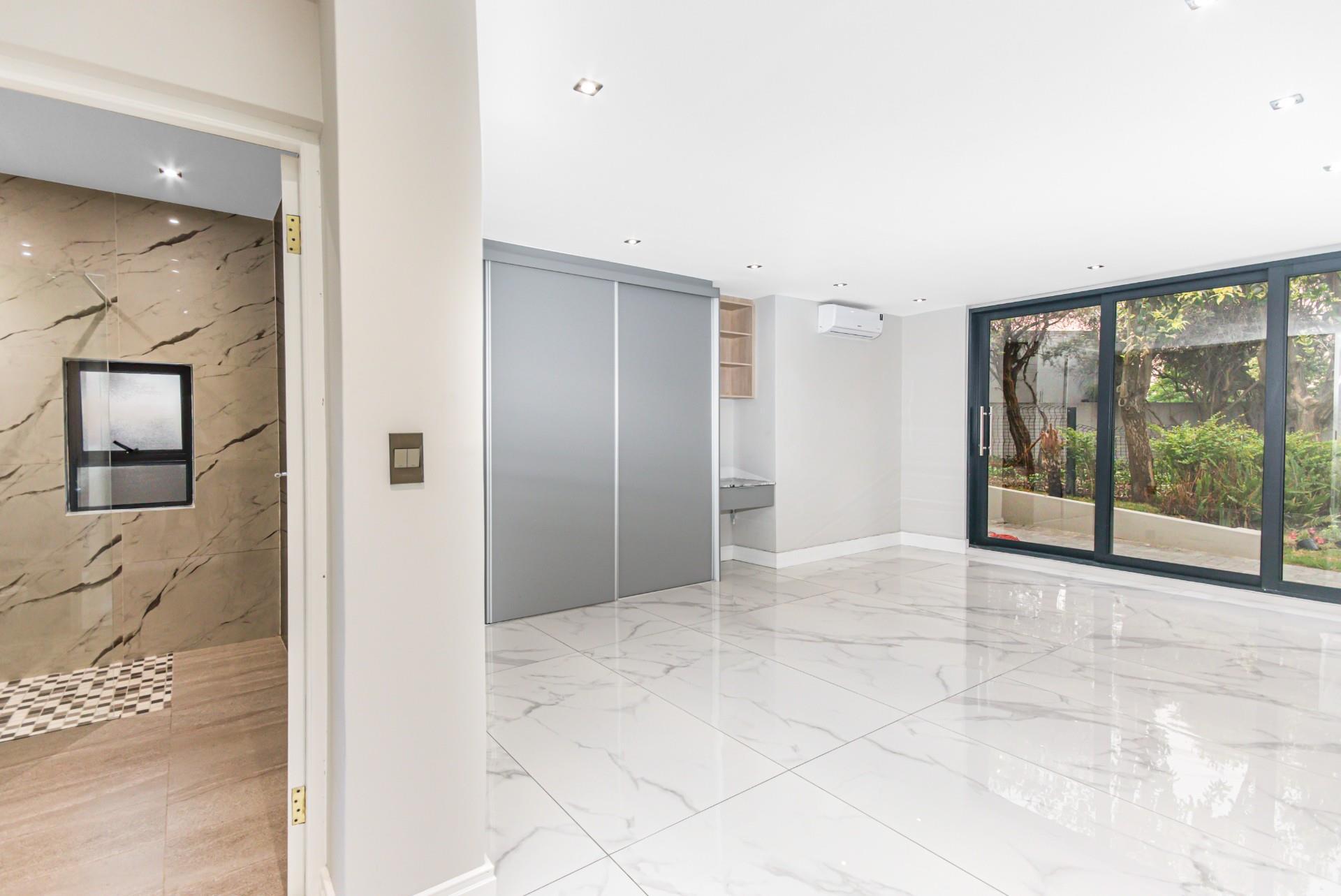 Pristine secure estate property on the fairway — photograph 5