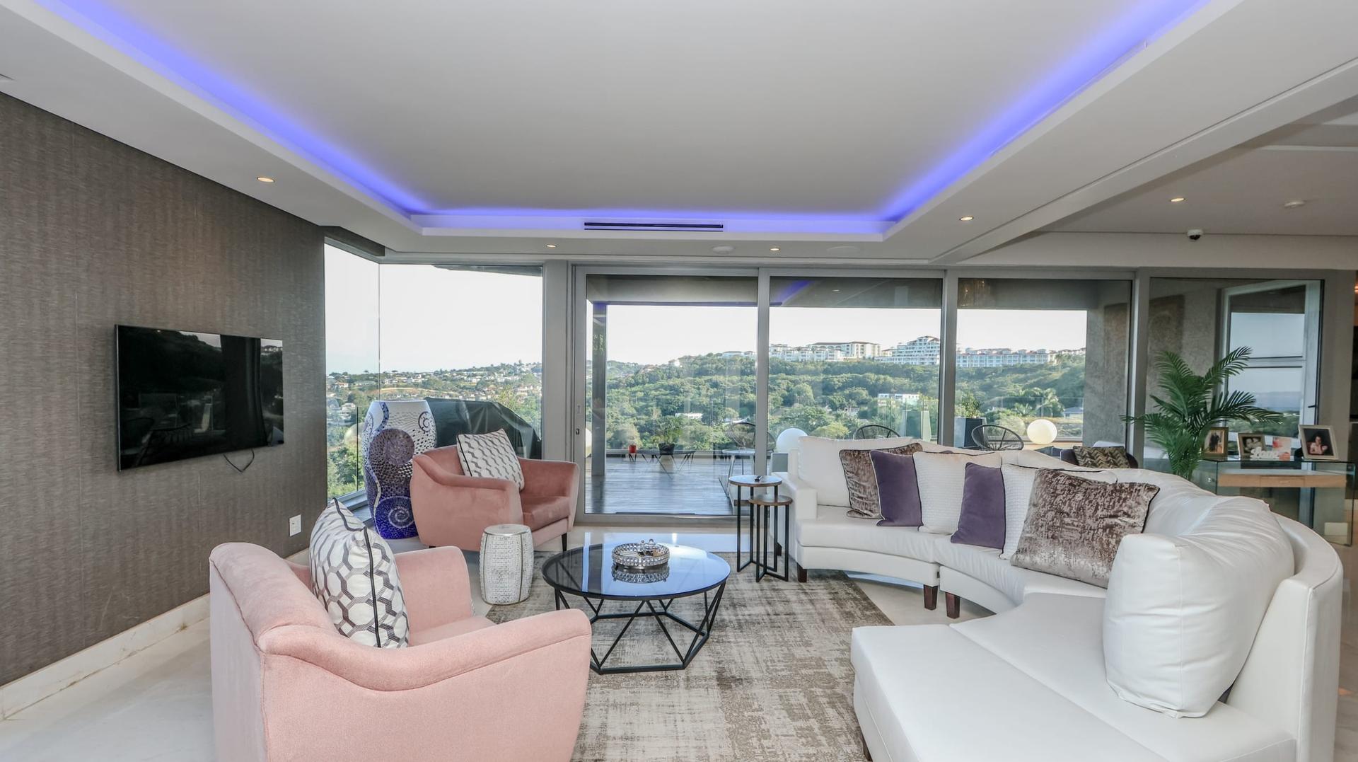 Architectural Masterpiece with Panoramic Sea Views — photograph 4
