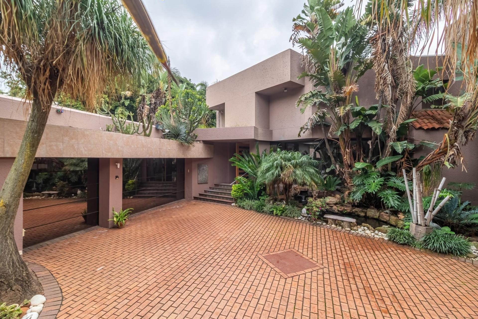 4 Bedroom House For Sale in Bedfordview