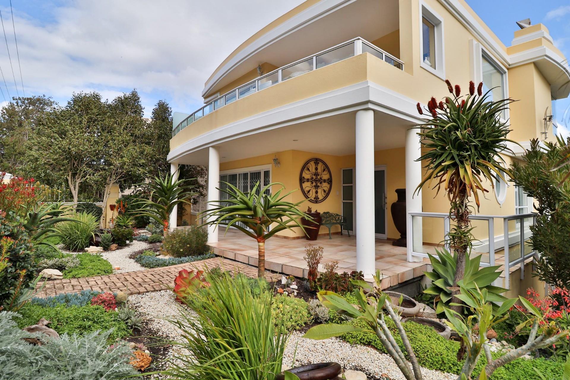 Elevated Coastal Elegance in the Heart of Voelklip