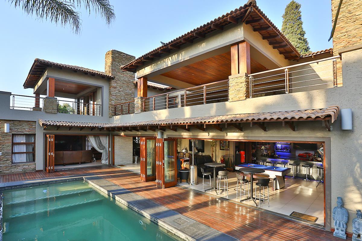 Executive Home of Grandeur and Sophistication
