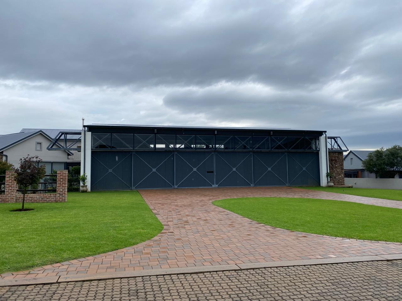 Aviator’s Luxury Estate Home In Hartbeespoort — photograph 2