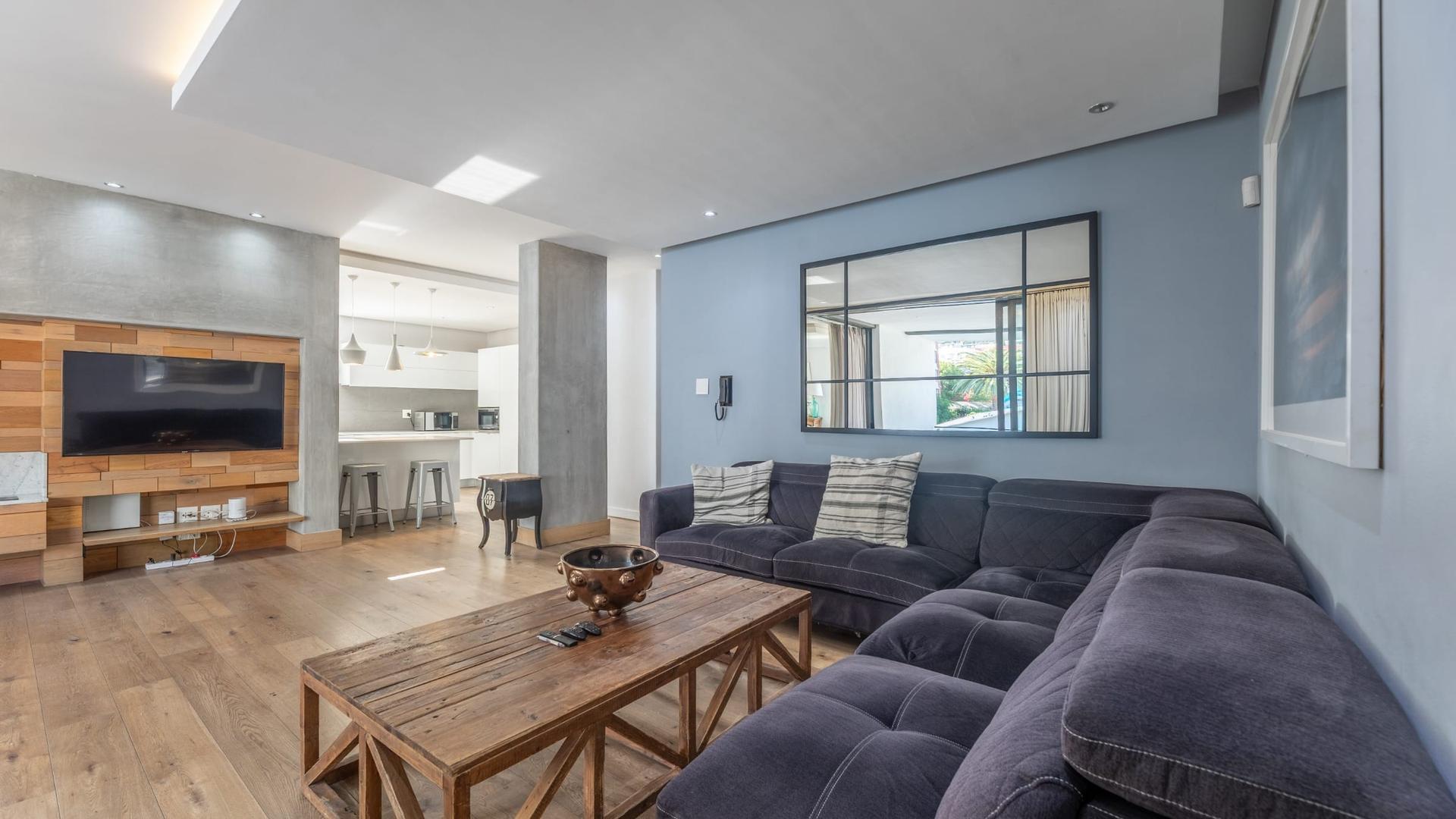 3 Bedroom Penthouse For Sale in Green Point — photograph 5