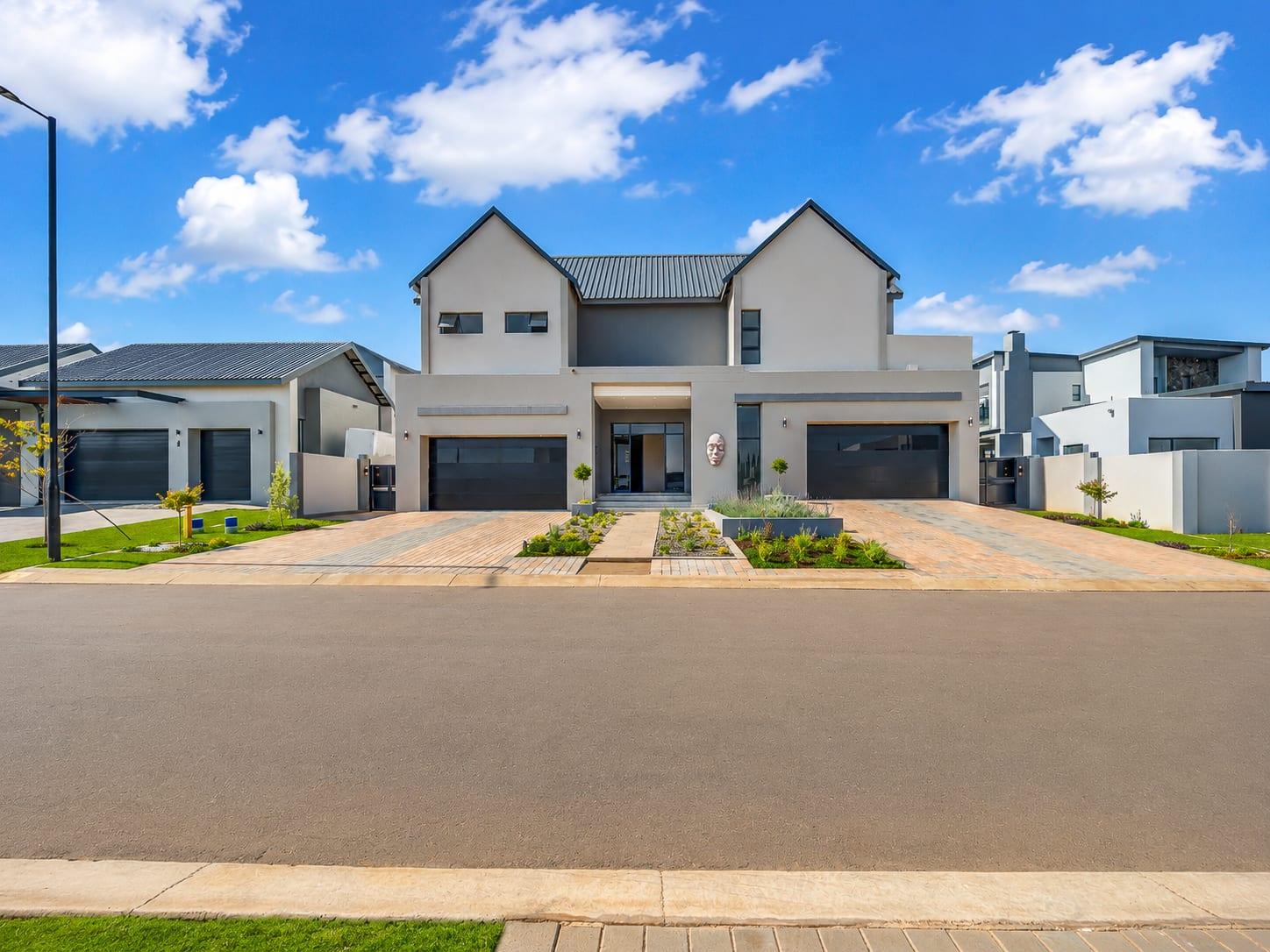 A New Benchmark in Grand Estate Living — photograph 3