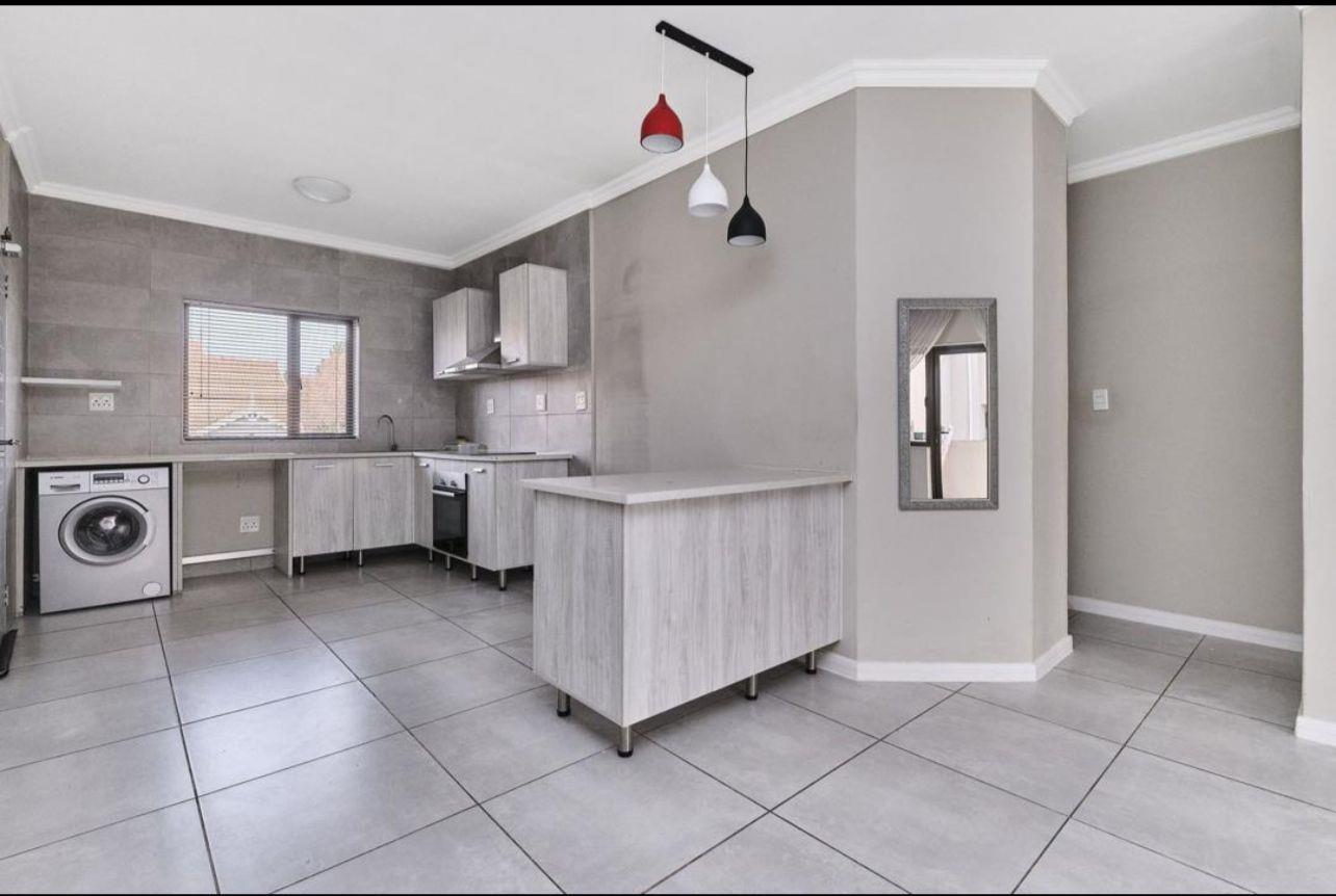 Discover modern living in this exquisite 2 bedroom apartment in Broadacres — photograph 2