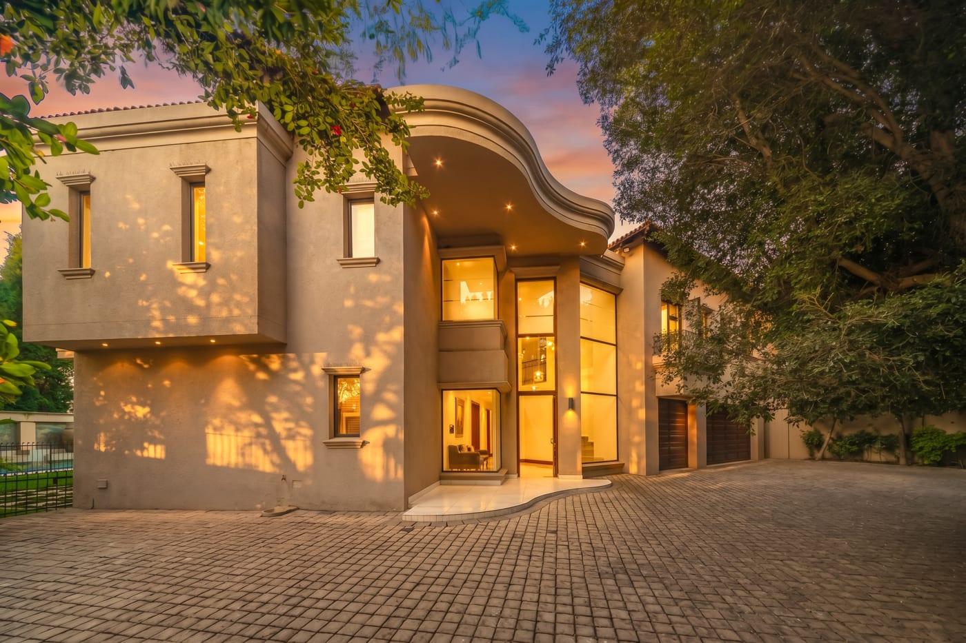 Sophisticated Secure Estate Living — photograph 3