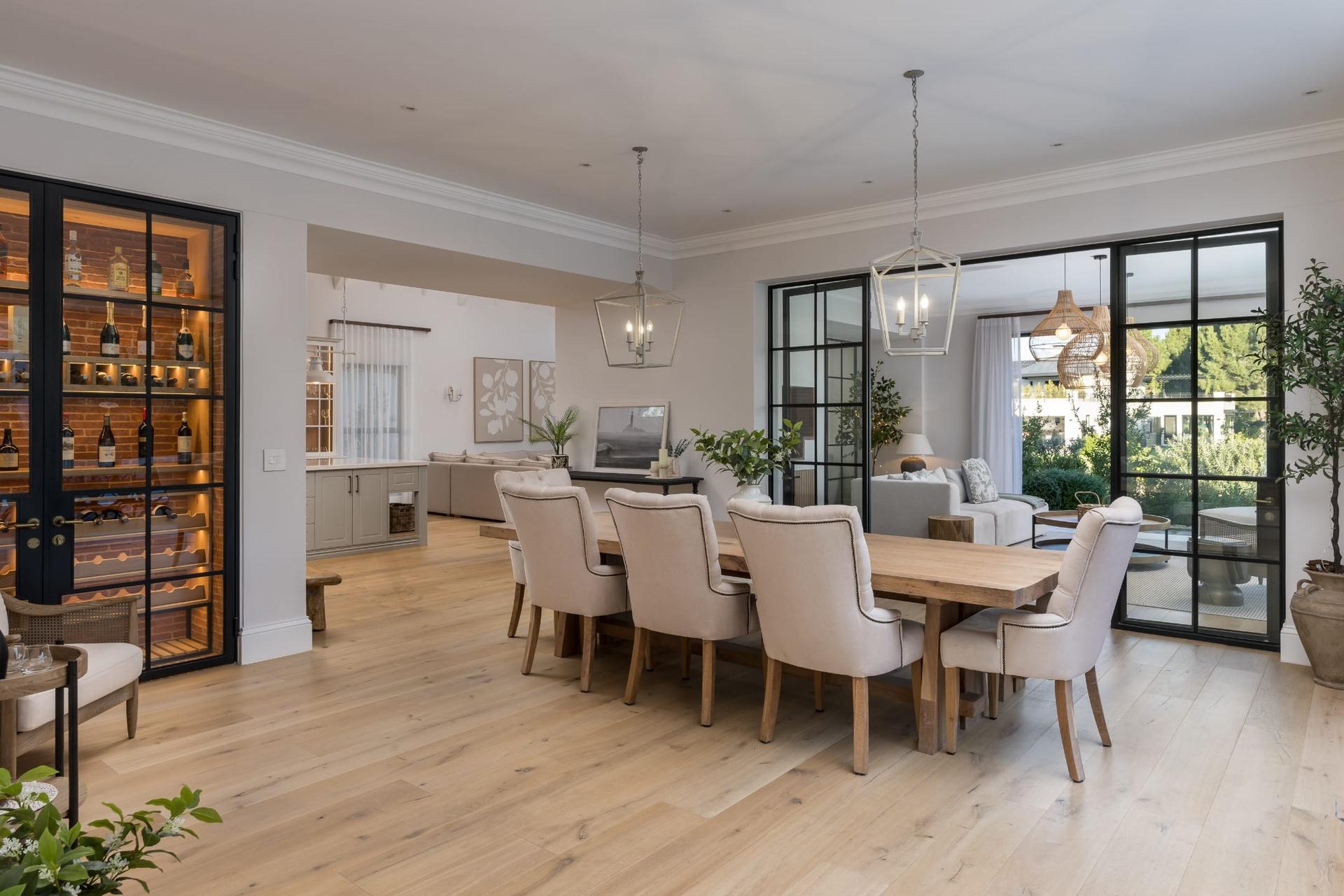 Contemporary Luxury with Spectacular Mountain Views — photograph 3
