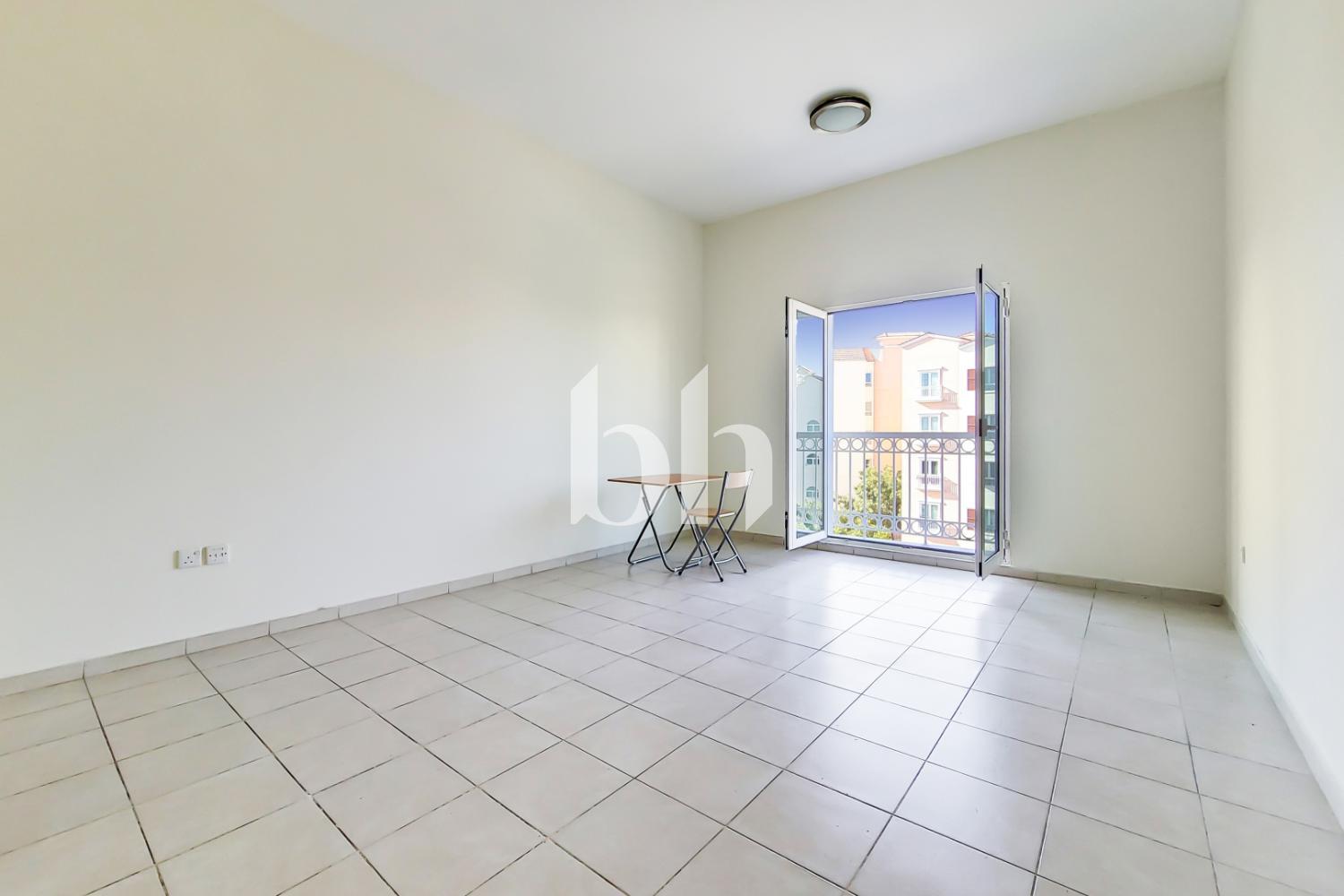Building 74 (290596) — photograph 3