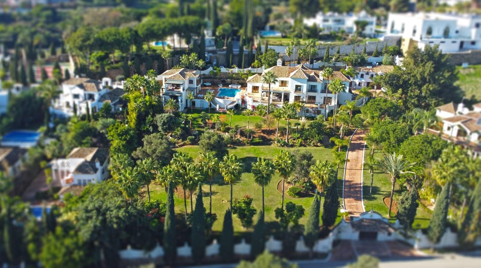 Apartments in Paraíso, Benahavís (AGP-00724) — photograph 2